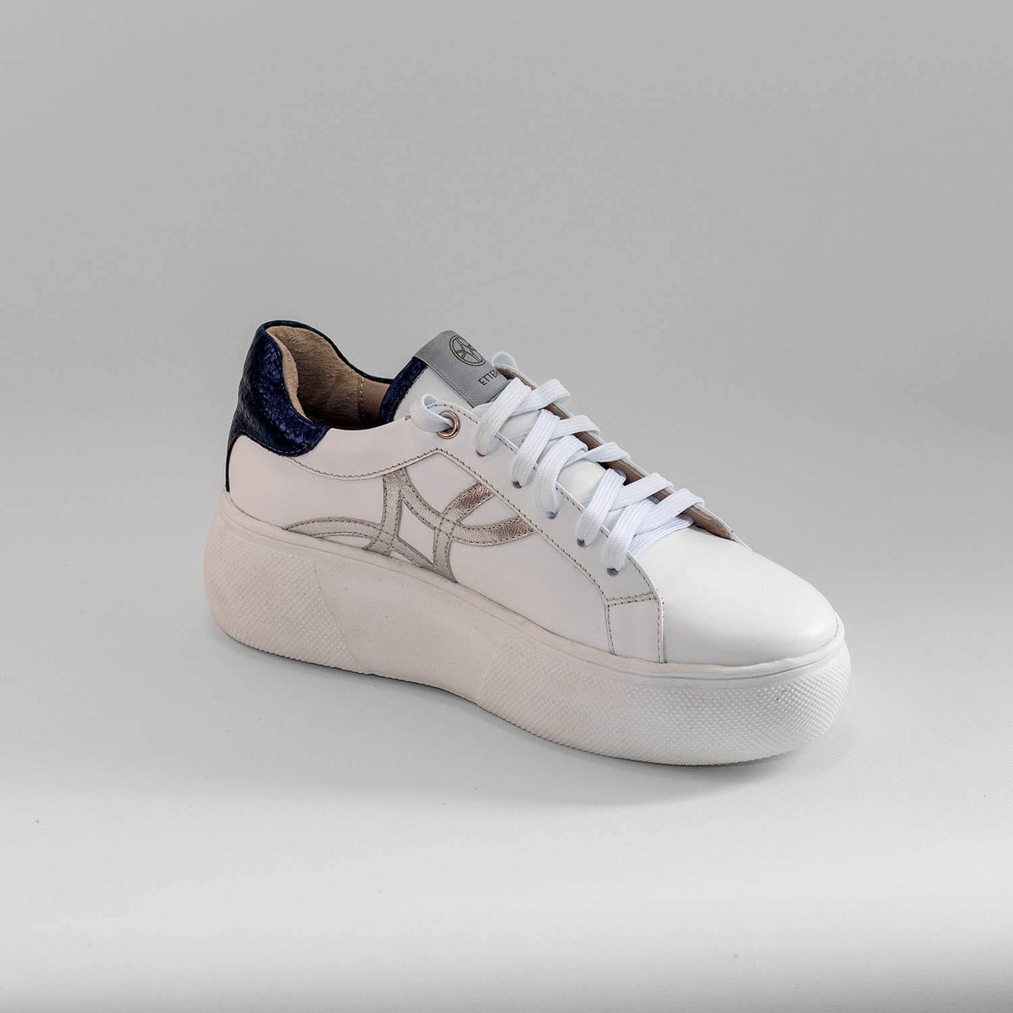 Zapatilla Belén en color Blanco con Azul