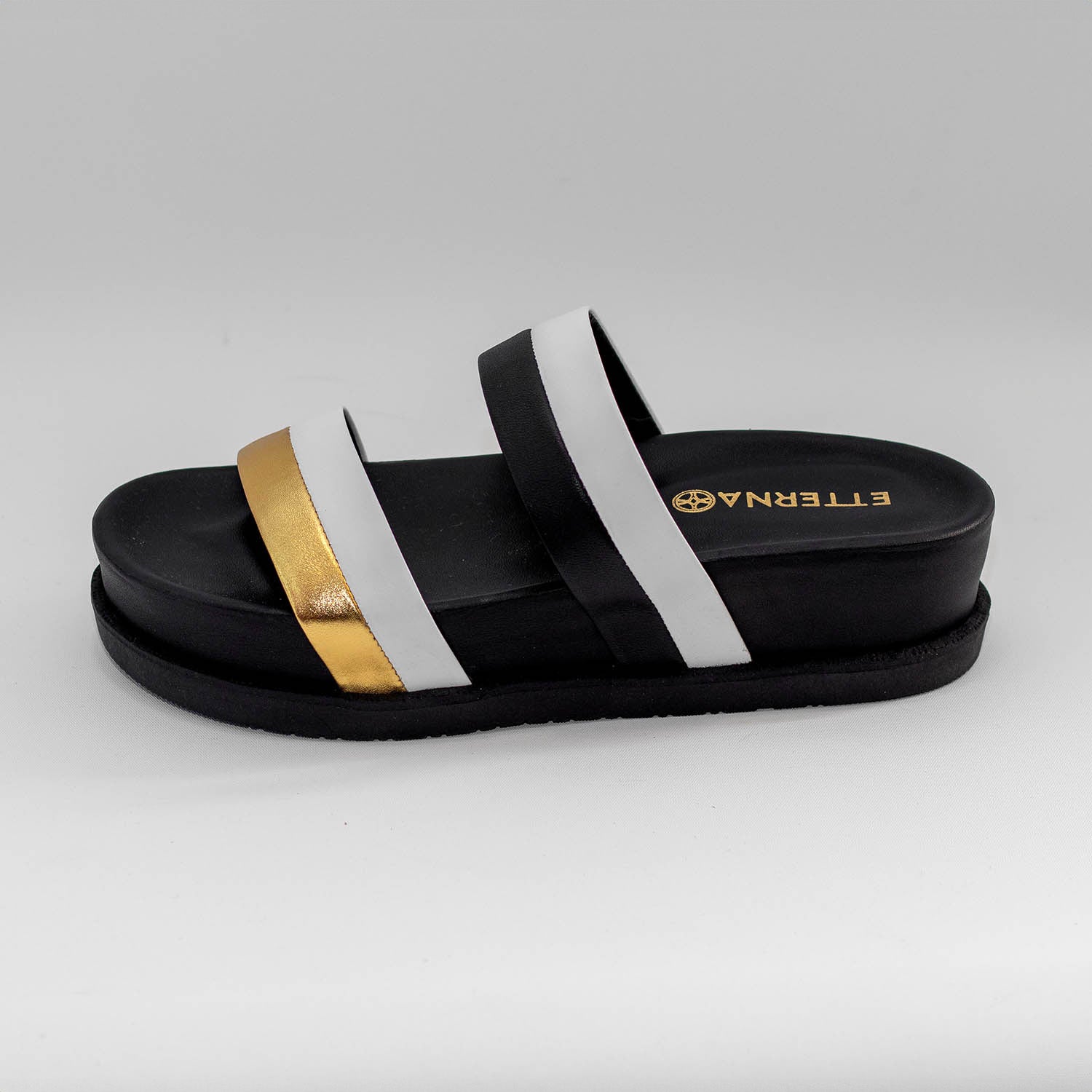 Sandalias Tricolor Aldana de color Dorado, Negro y Blanco
