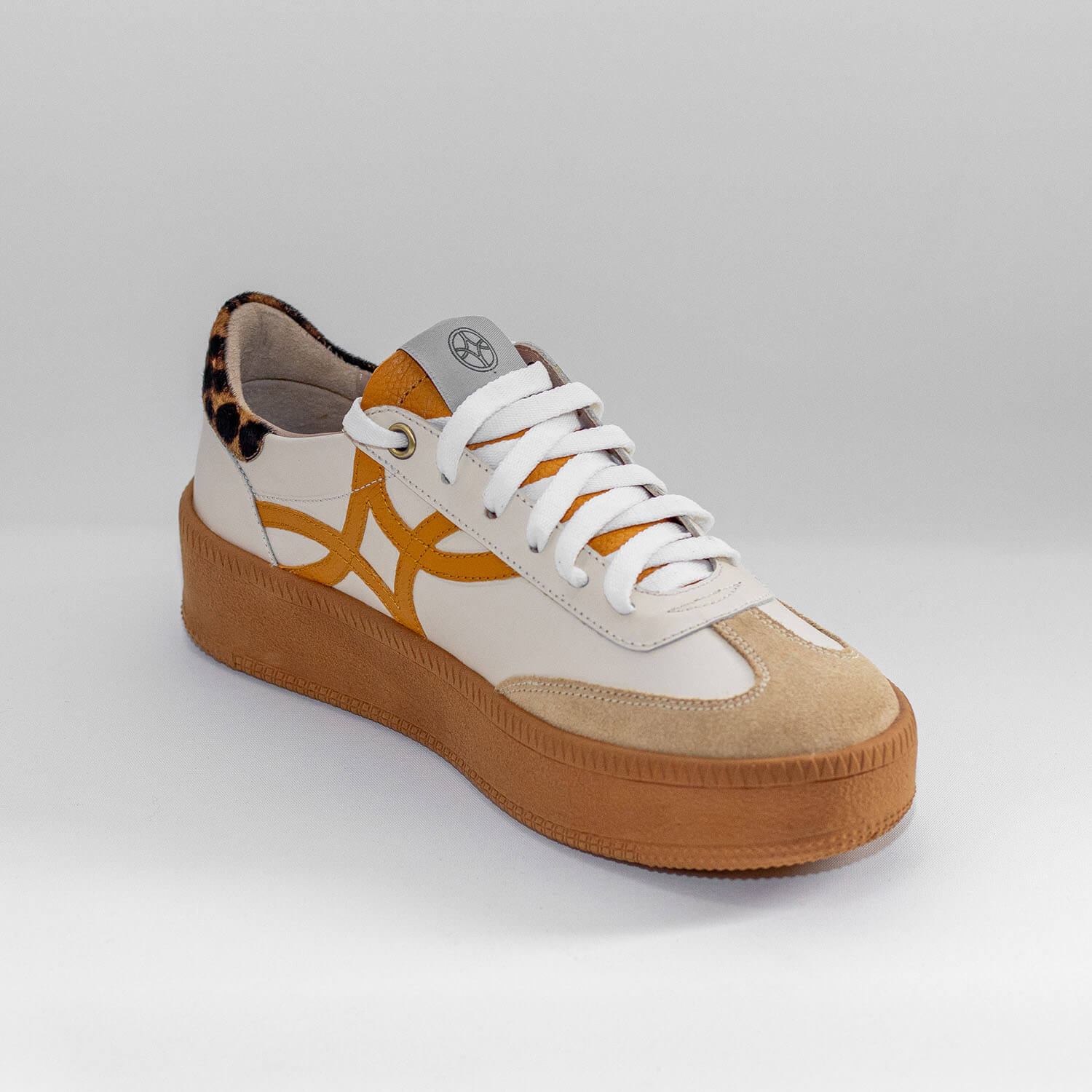 Zapatilla Beatriz en color Off White o Blanco Off