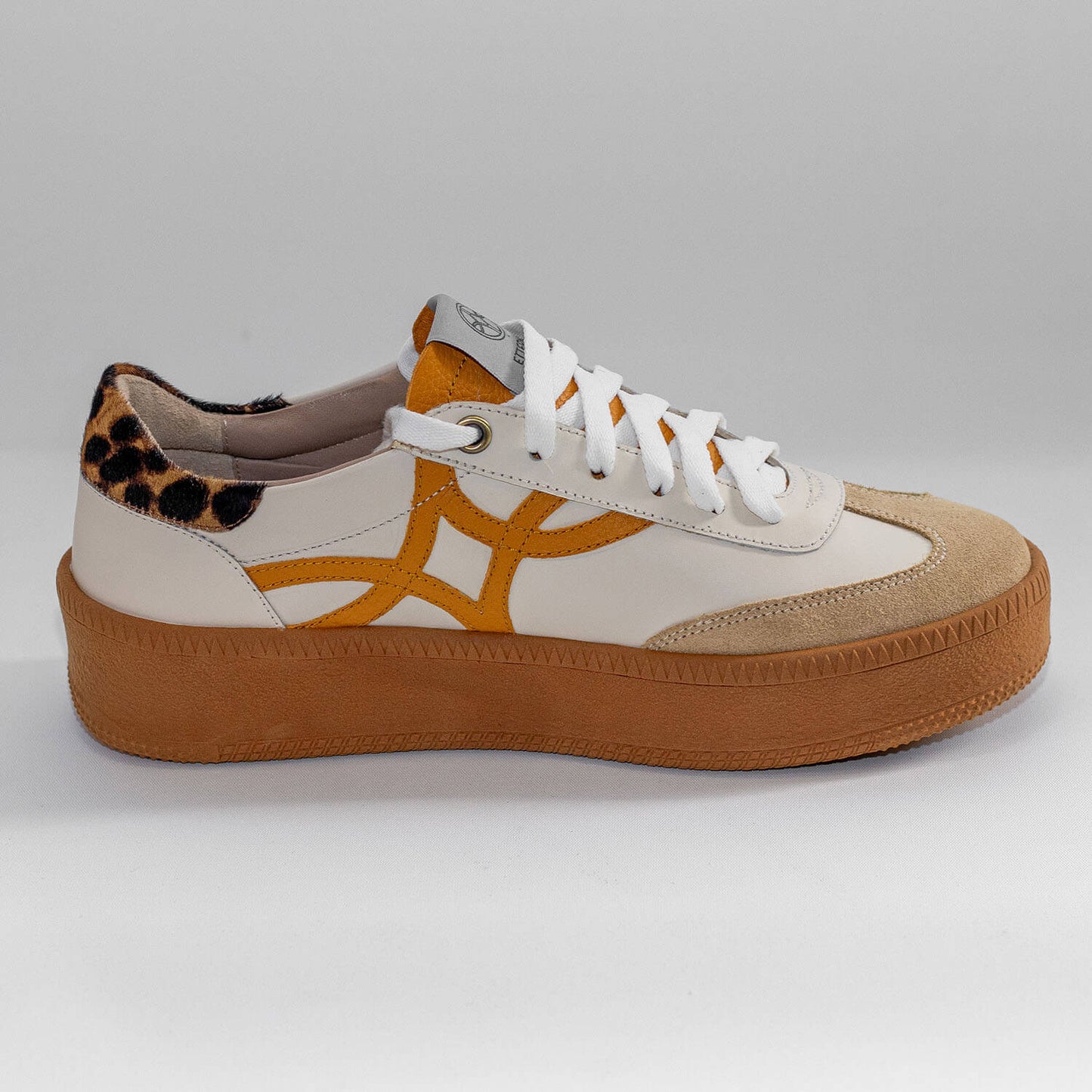 Zapatilla Beatriz en color Off White o Blanco Off