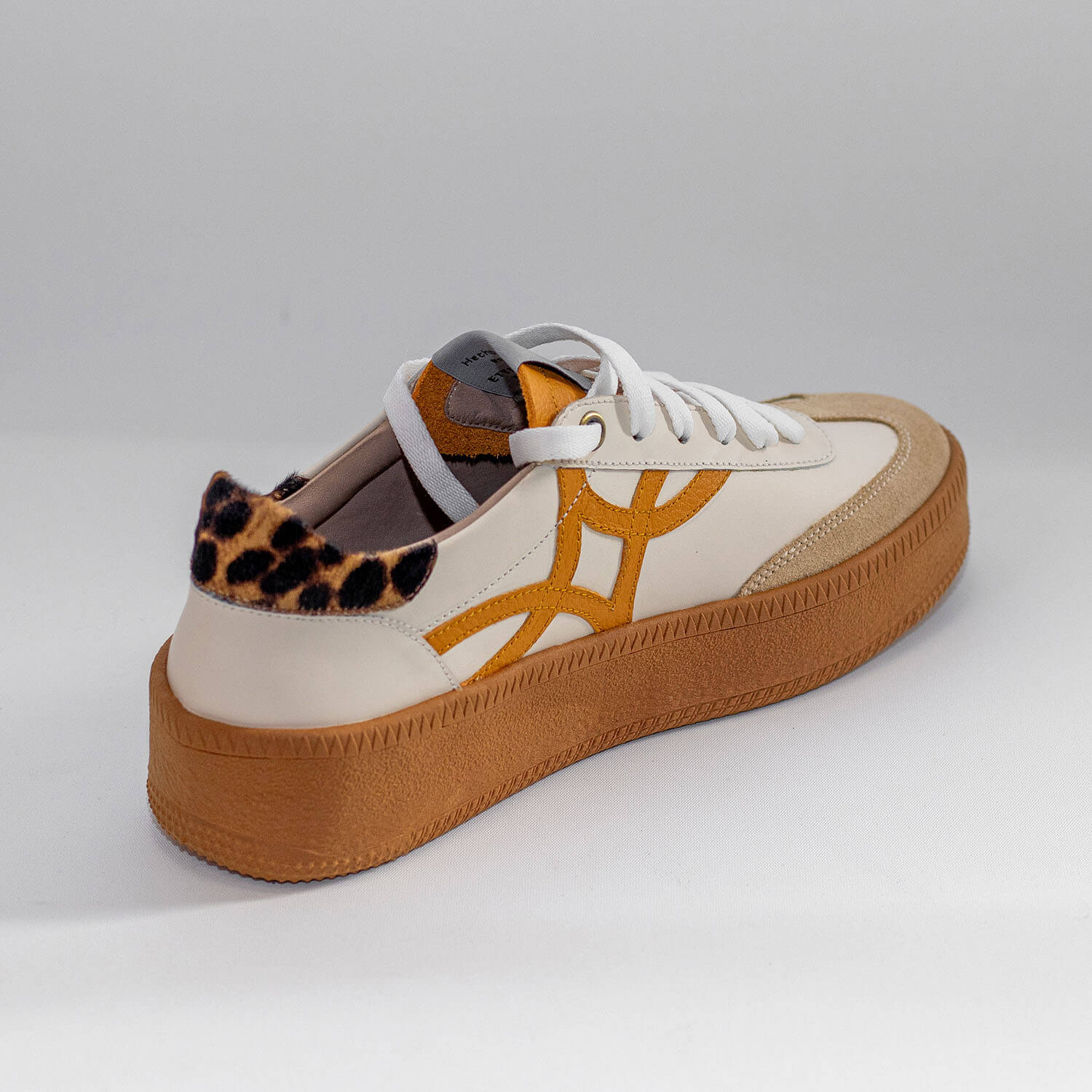 Zapatilla Beatriz en color Off White o Blanco Off