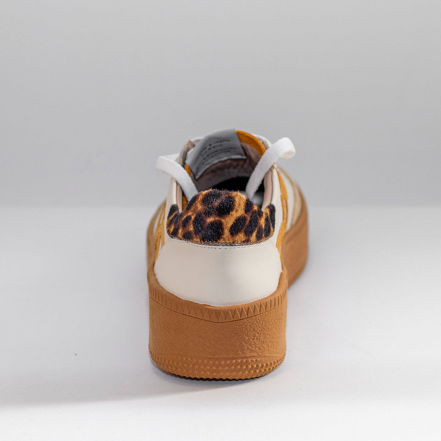 Zapatilla Beatriz en color Off White o Blanco Off