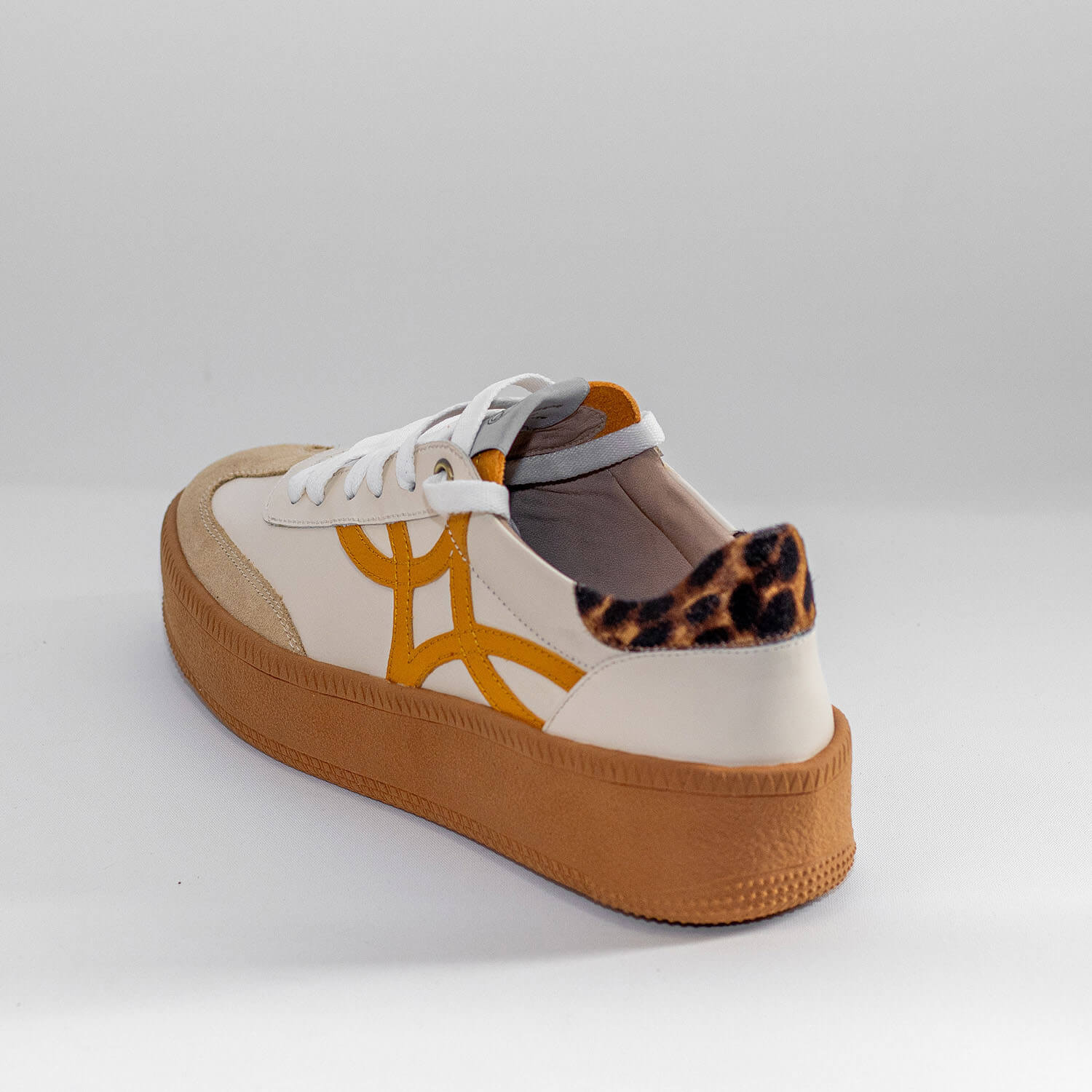 Zapatilla Beatriz en color Off White o Blanco Off