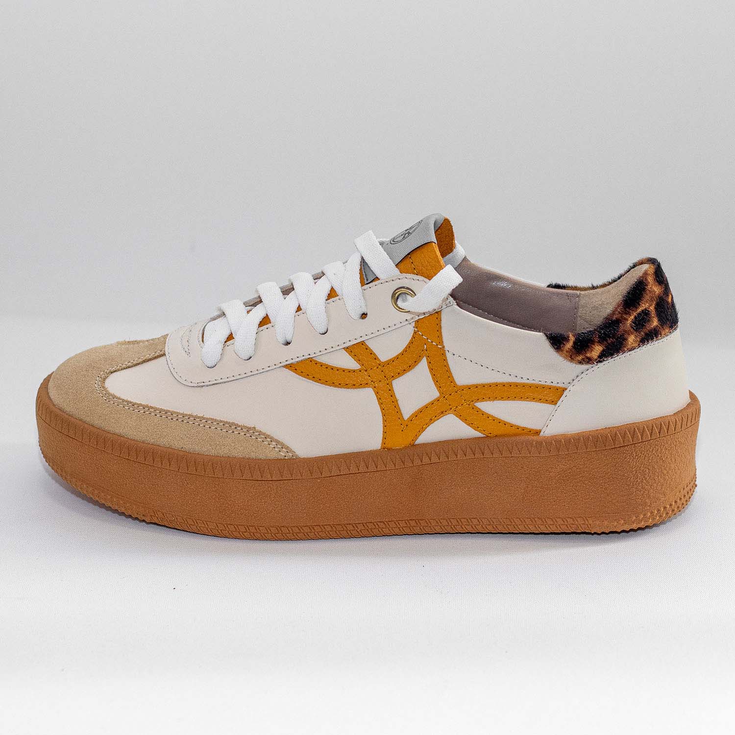 Zapatilla Beatriz en color Off White o Blanco Off