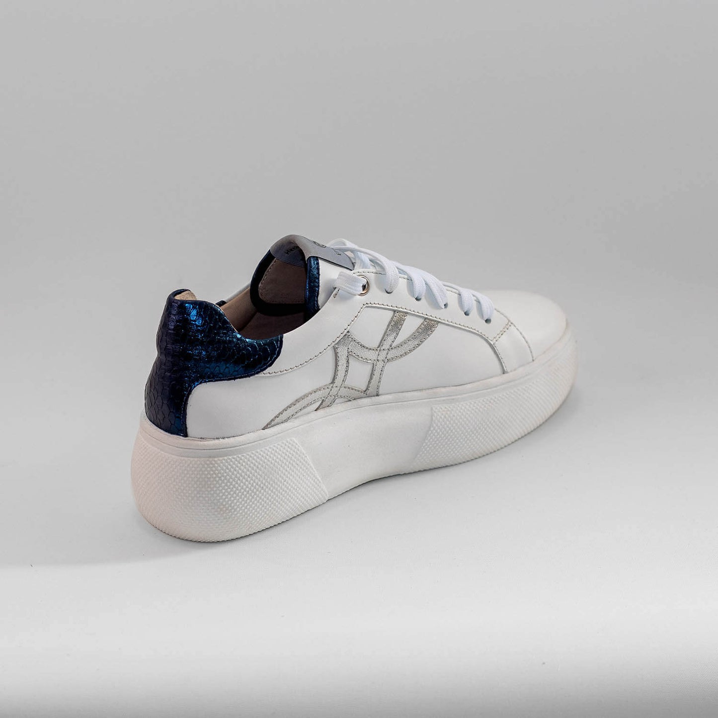 Zapatilla Belén en color Blanco con Azul