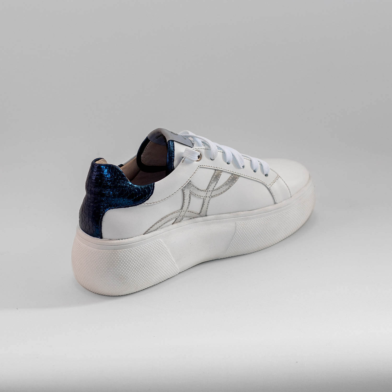 Zapatilla Belén en color Blanco con Azul