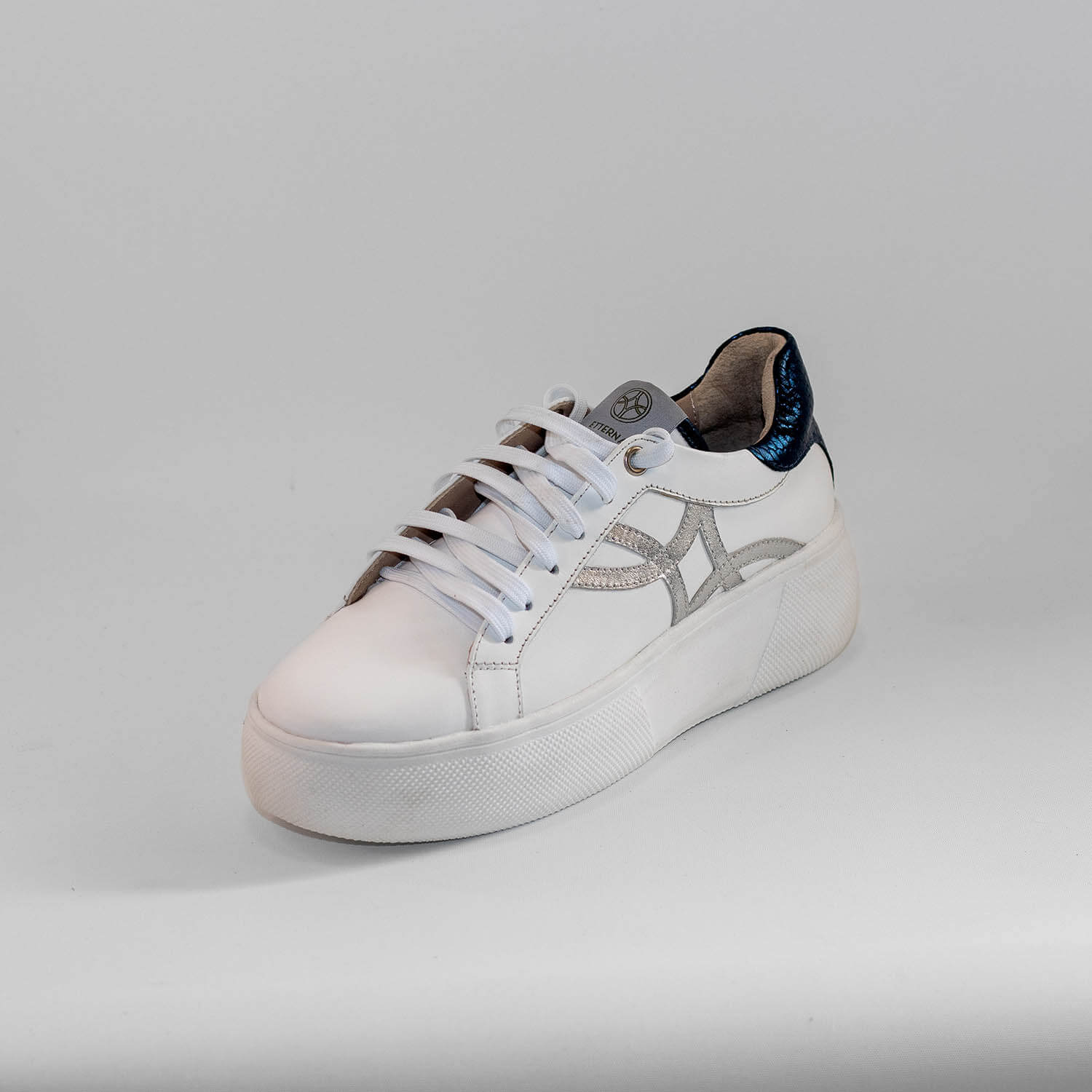 Zapatilla Belén en color Blanco con Azul