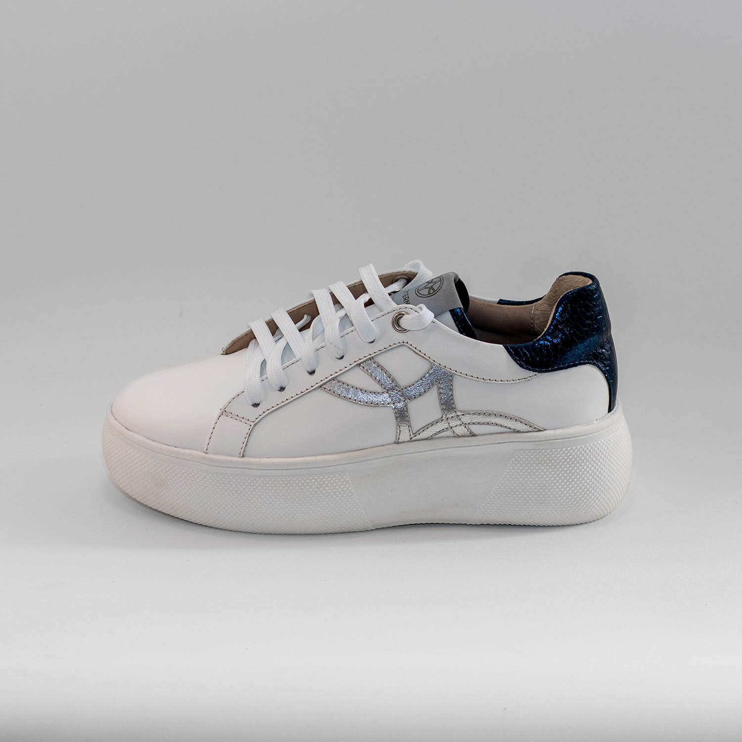 Zapatilla Belén en color Blanco con Azul