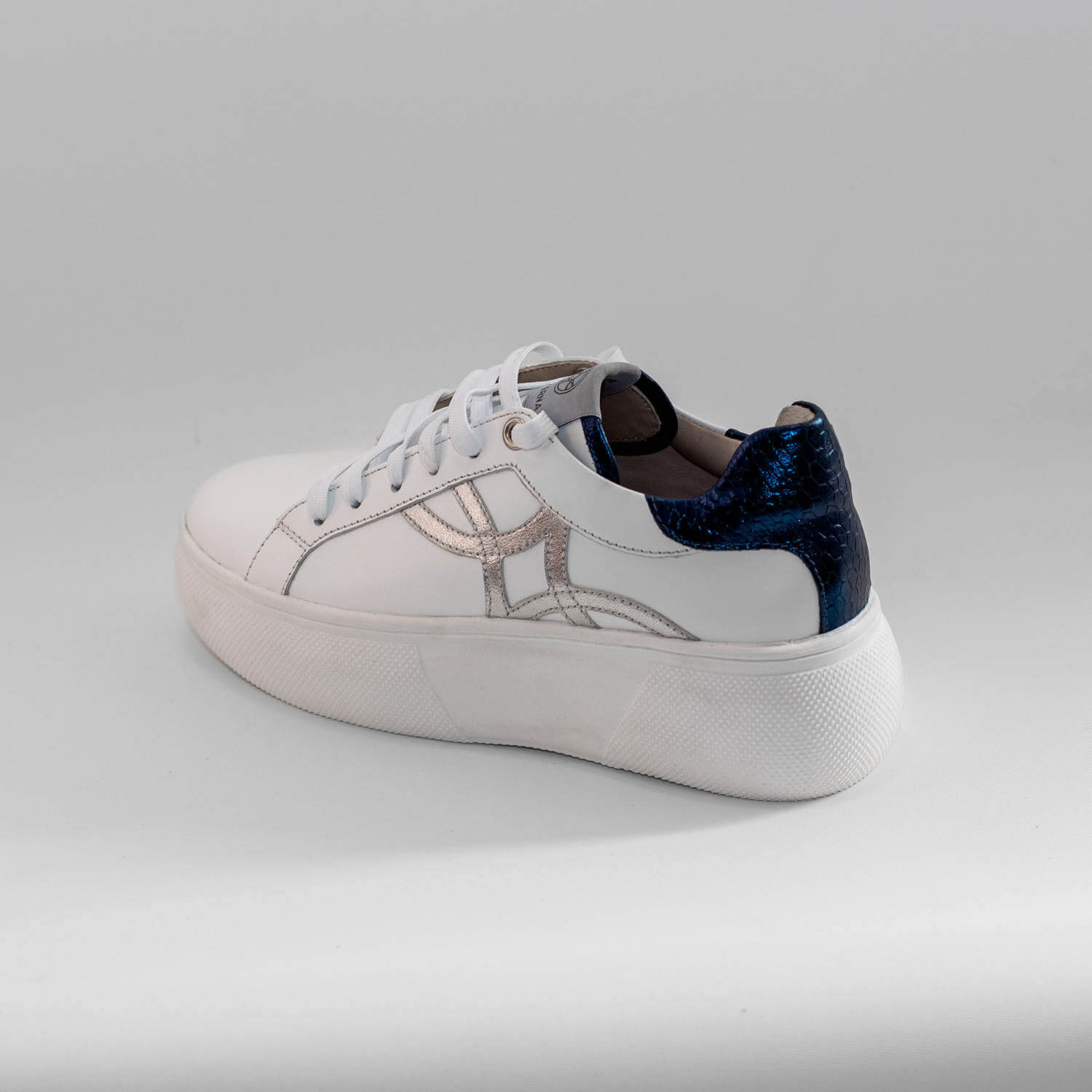 Zapatilla Belén en color Blanco con Azul