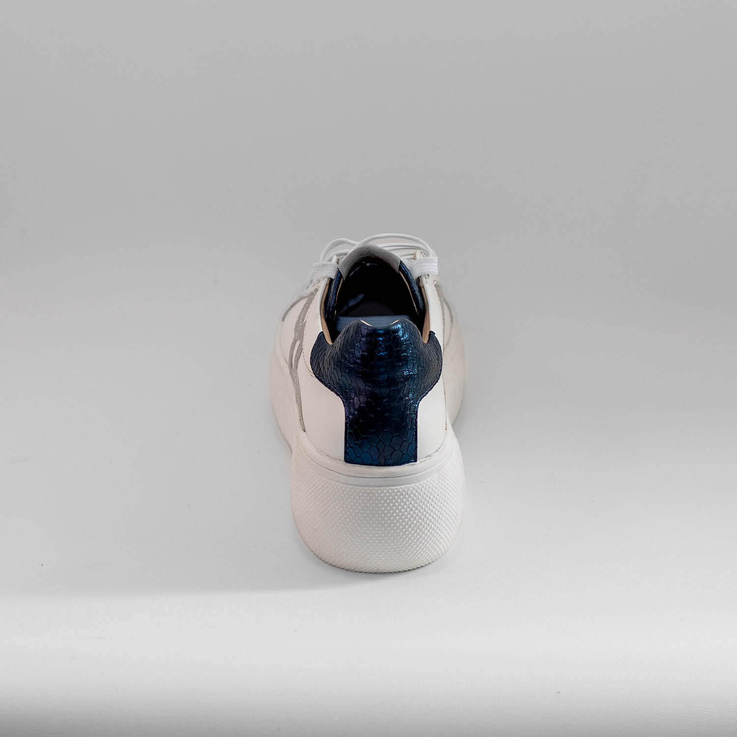 Zapatilla Belén en color Blanco con Azul
